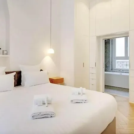 Luxurys 2br Front Notre Dame Cathedrale Διαμέρισμα *